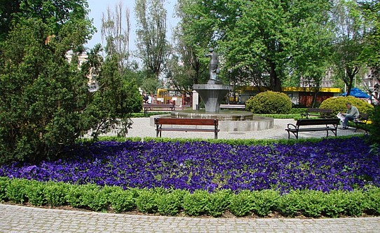 Rabata i fontanna w parku im. Żeromskiego