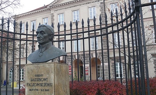 Pomnik ks. Jakuba Falkowskiego - założyciela Instytutu Głuchoniemych